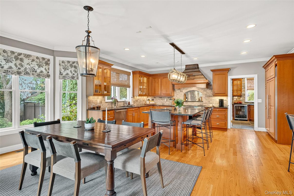 Dining room, Interior, Kitchen, Pendant Lights, Recessed Lighting, Wood Texture Flooring