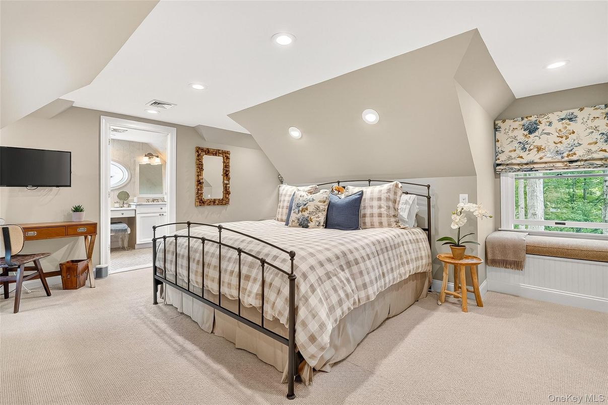 Bedroom, Interior, Recessed Lighting