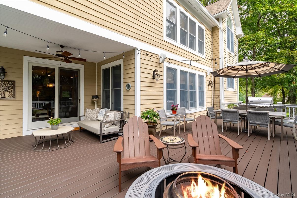 Exterior, Outdoor Kitchen