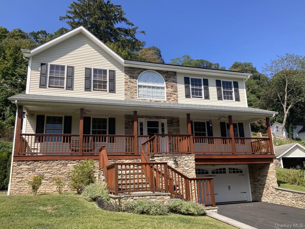 Attached, Exterior, Facade, Farmhouse