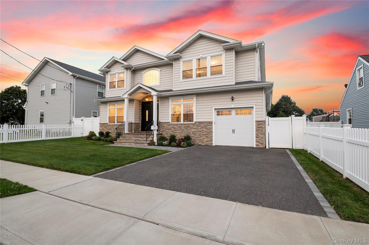 Attached, Exterior, Facade, Farmhouse