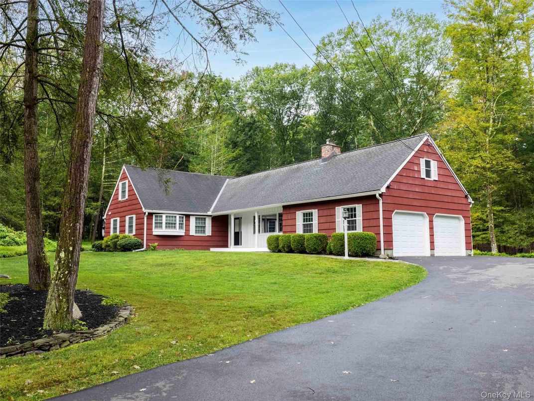 Attached, Exterior, Facade, Cape Cod
