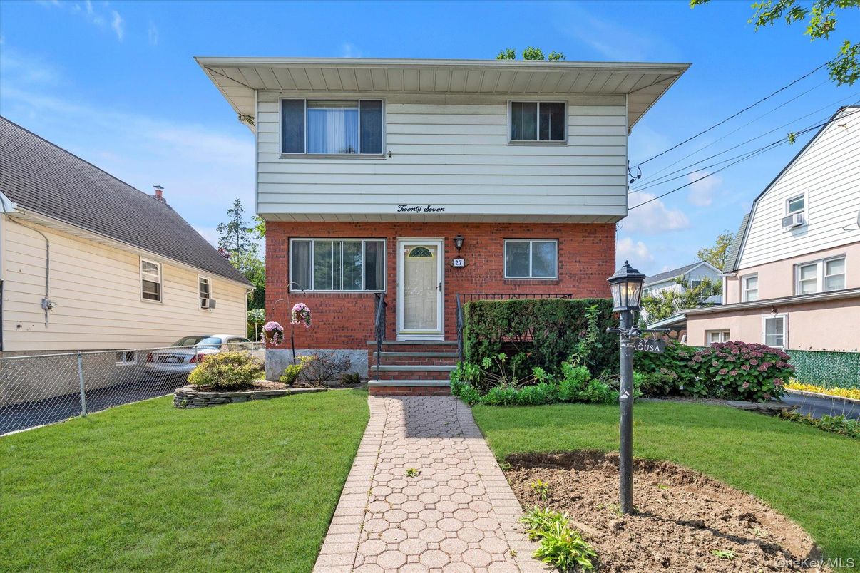 Exterior, Facade, Brick Facade, Raised Ranch