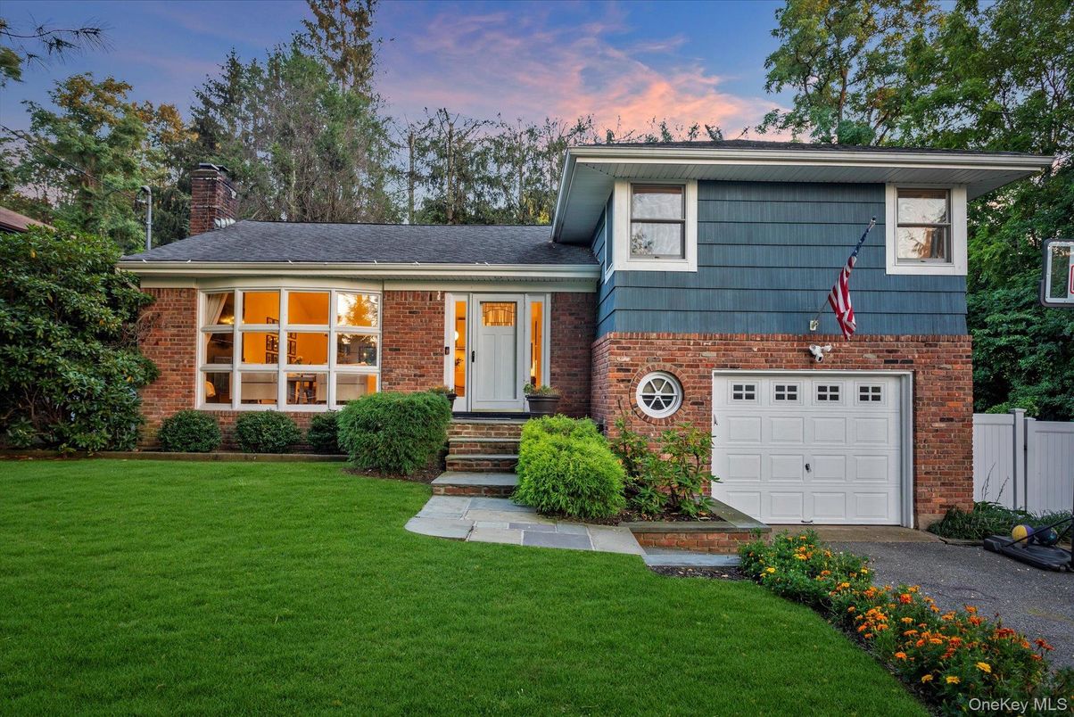 Attached, Exterior, Facade, Brick Facade, Split Level
