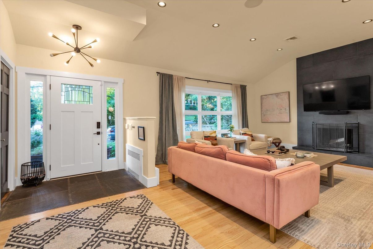 Fireplace, Interior, Living room, Pendant Lights, Recessed Lighting, Wood Texture Flooring