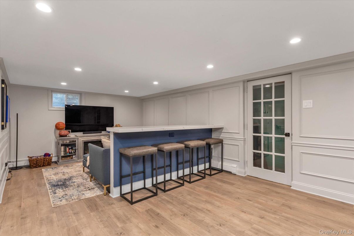 Interior, Recessed Lighting, Wood Texture Flooring