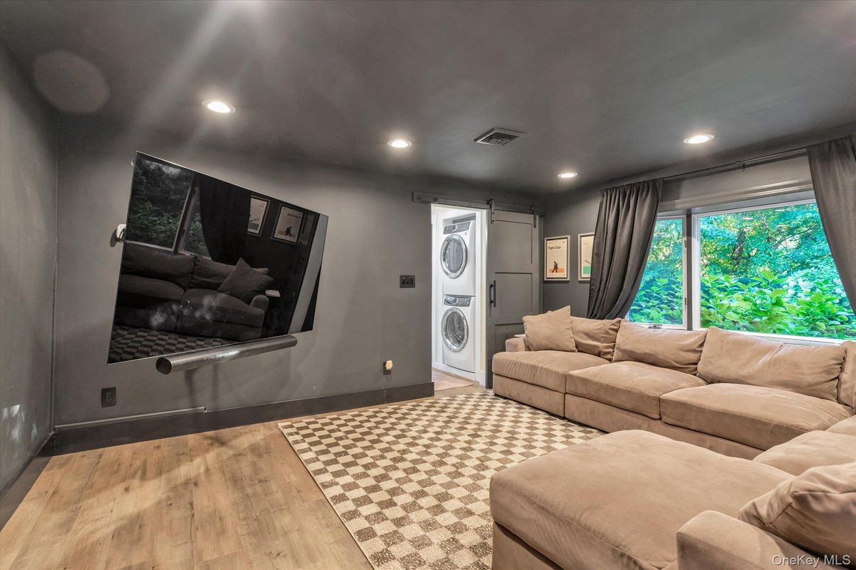 Interior, Living room, Recessed Lighting, Wood Texture Flooring