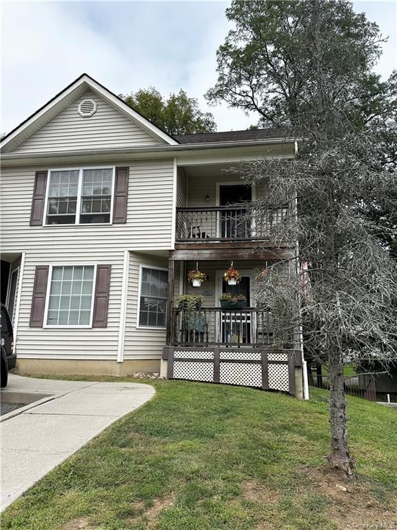Backyard, Exterior, Facade, Split Level