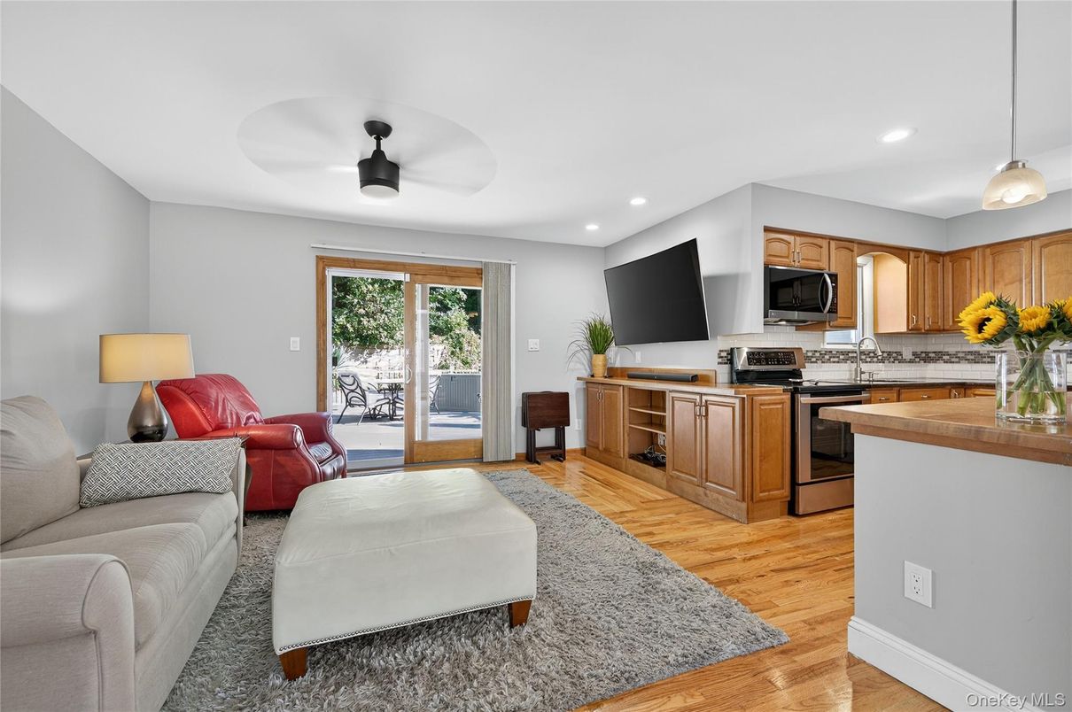 Interior, Kitchen, Living room, Pendant Lights, Recessed Lighting, Wood Texture Flooring