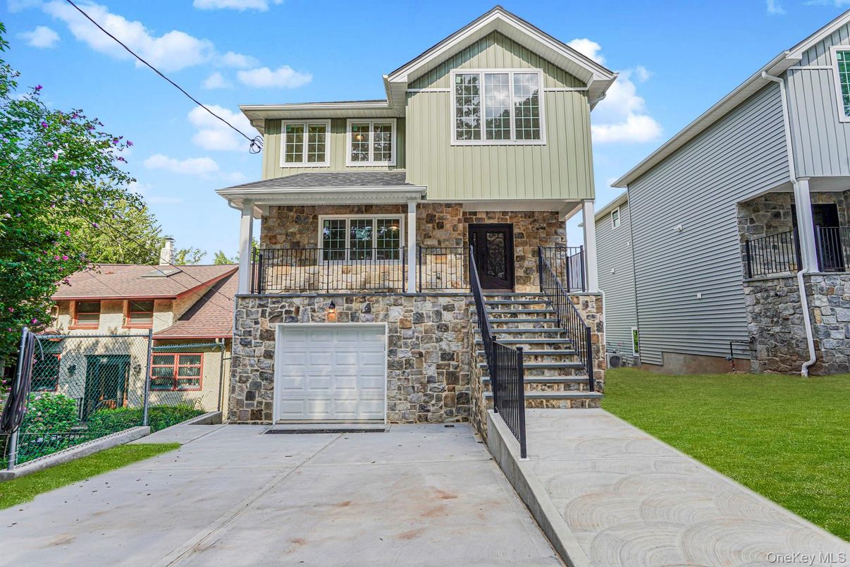 Attached, Exterior, Facade, Farmhouse