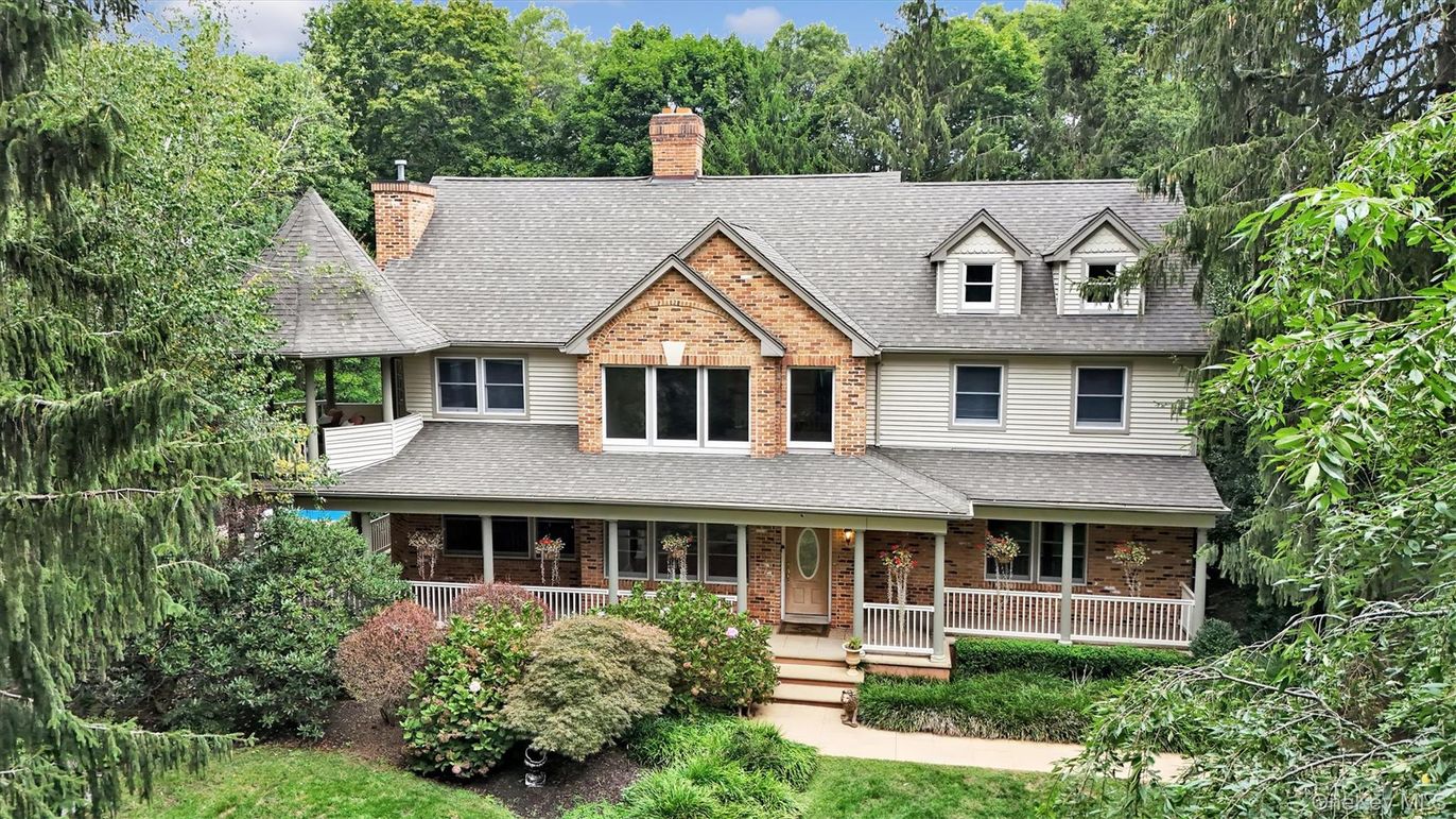 Exterior, Facade, Queen Anne Victorian