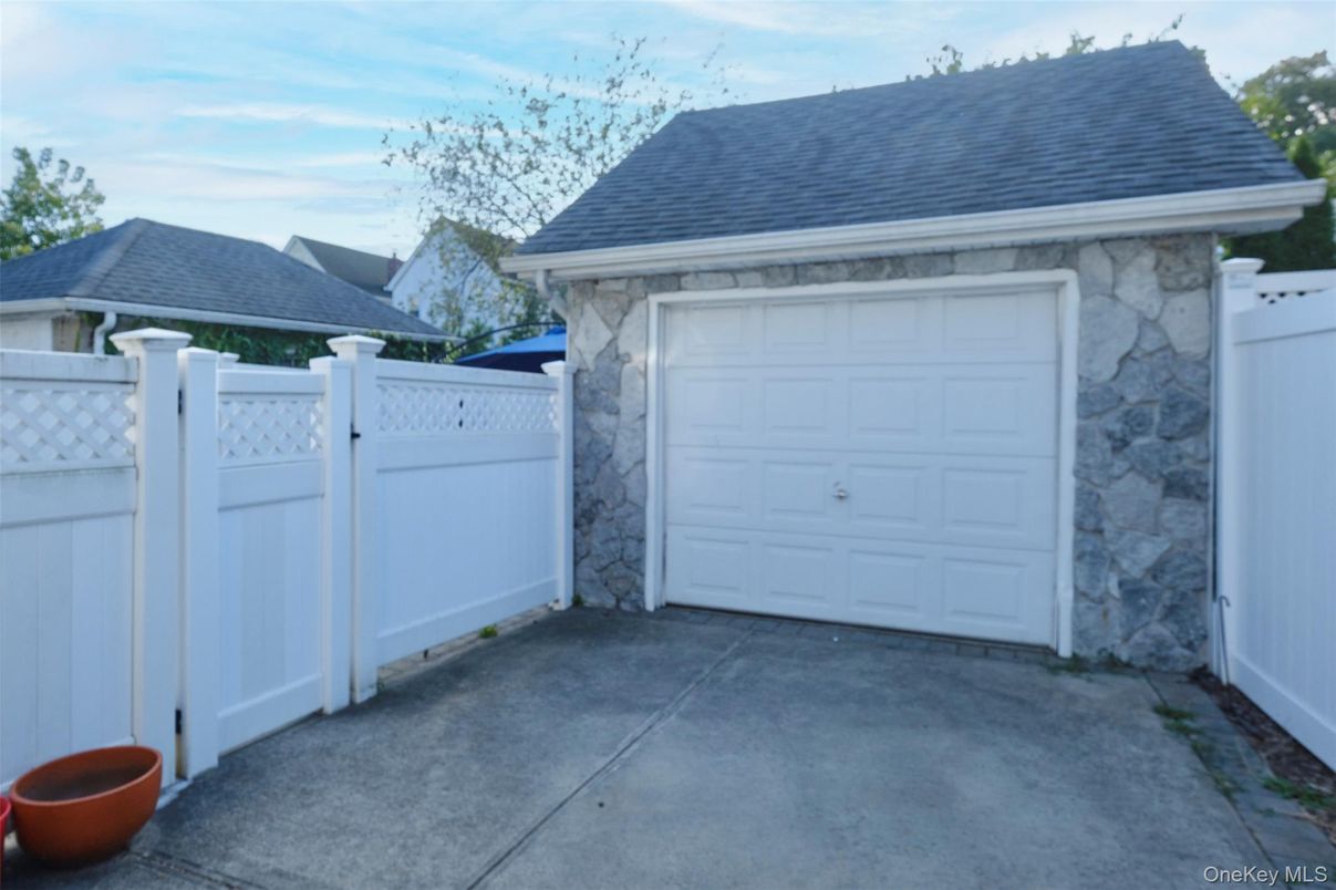 Detached Garage, Exterior