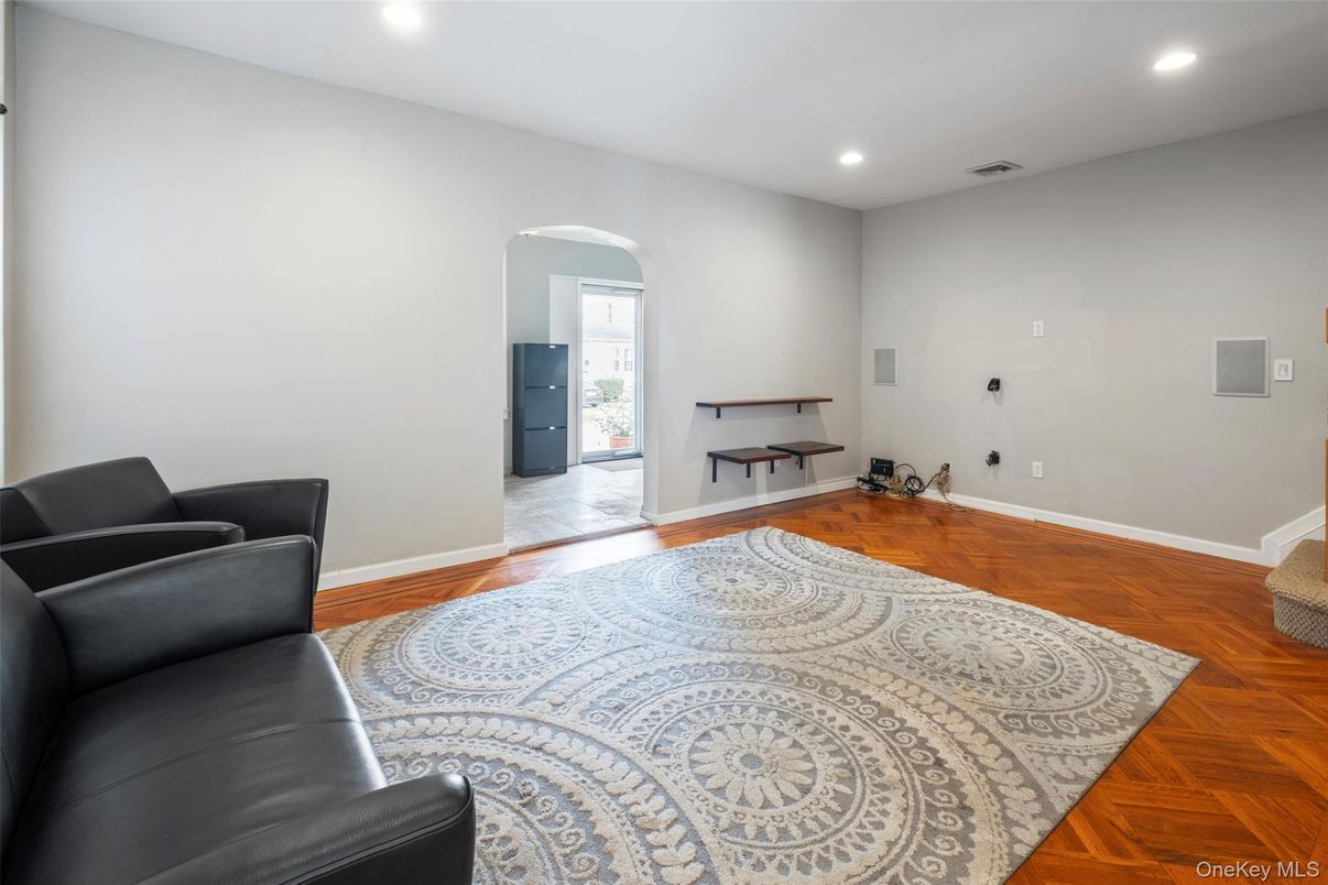 Interior, Recessed Lighting, Wood Texture Flooring