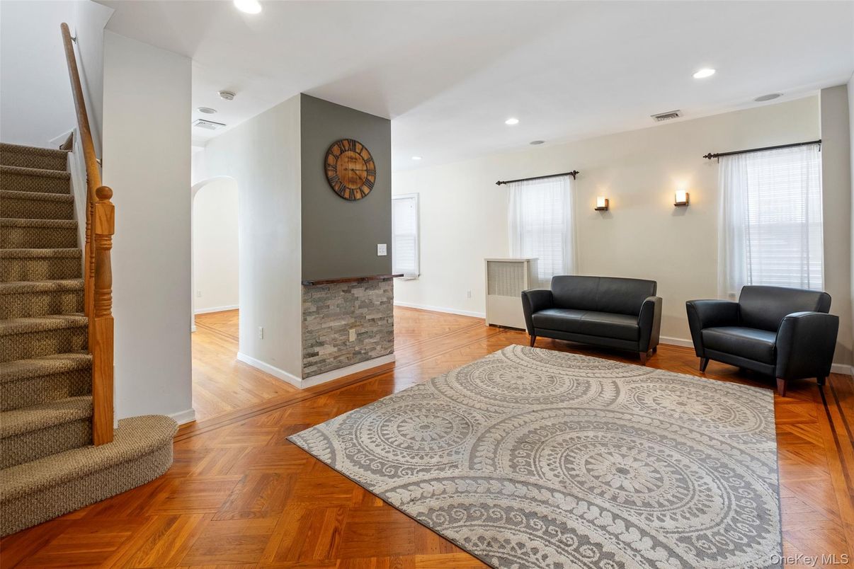 Interior, Recessed Lighting, Wood Texture Flooring