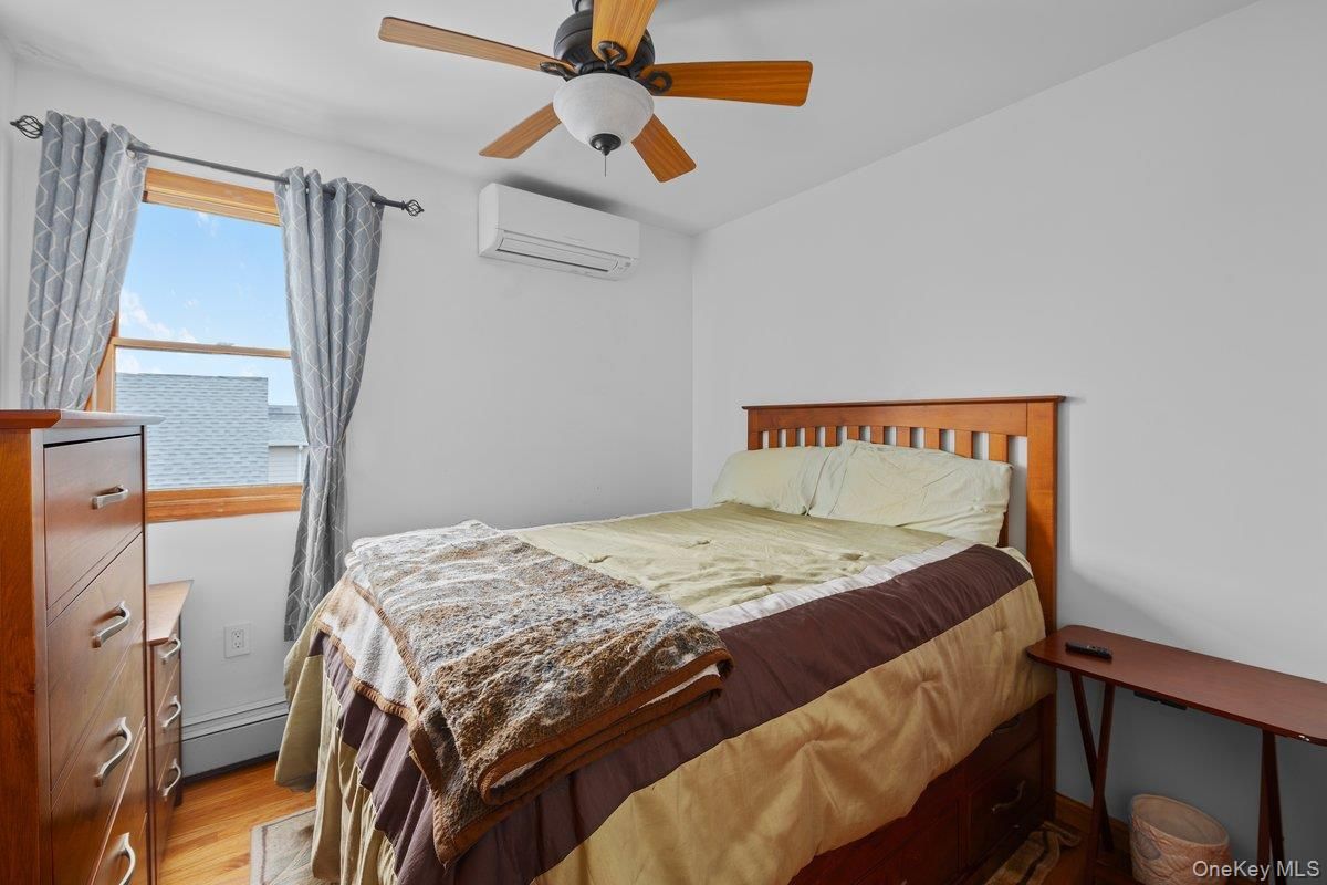 Bedroom, Interior, Water, Wood Texture Flooring