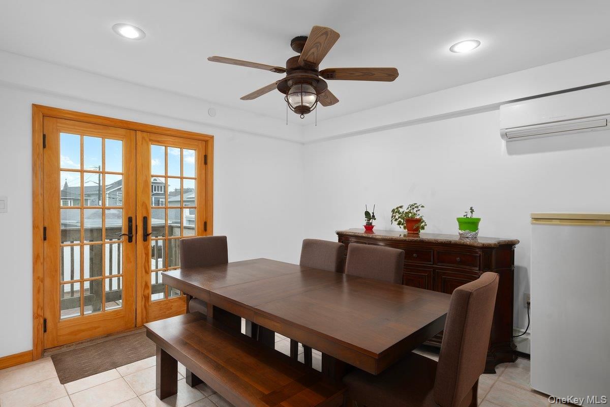 Dining room, Interior, Recessed Lighting