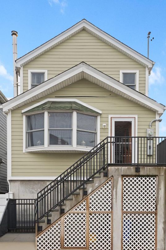 Exterior, Facade, American Craftsman