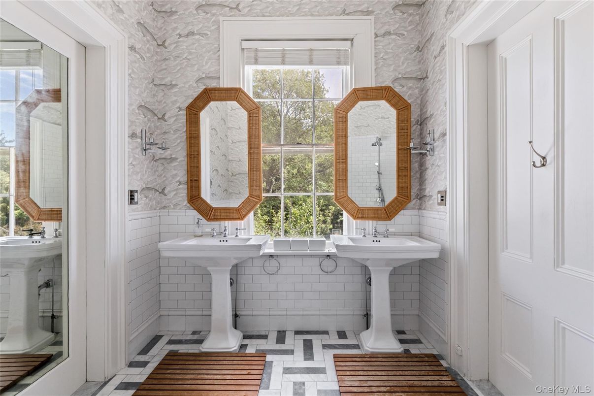 Bathroom, Dual Sink Vanities, Interior