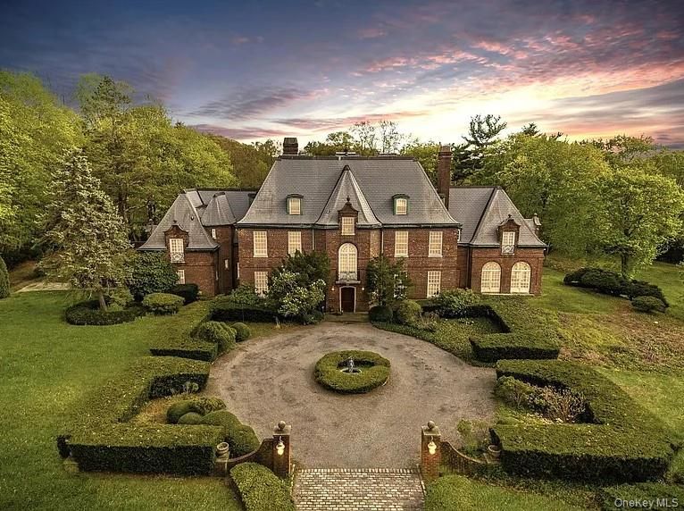Backyard, Exterior, Facade, Brick Facade, French Provincial