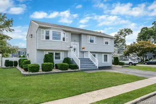 Backyard, Exterior, Facade, Raised Ranch