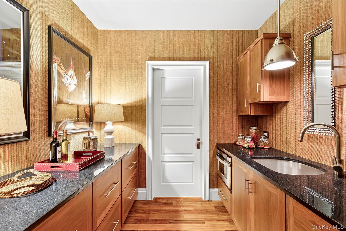 Interior, Kitchen, Pendant Lights, Wood Texture Flooring