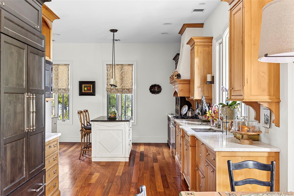 Dining room, Interior, Kitchen, Pendant Lights, Wood Texture Flooring