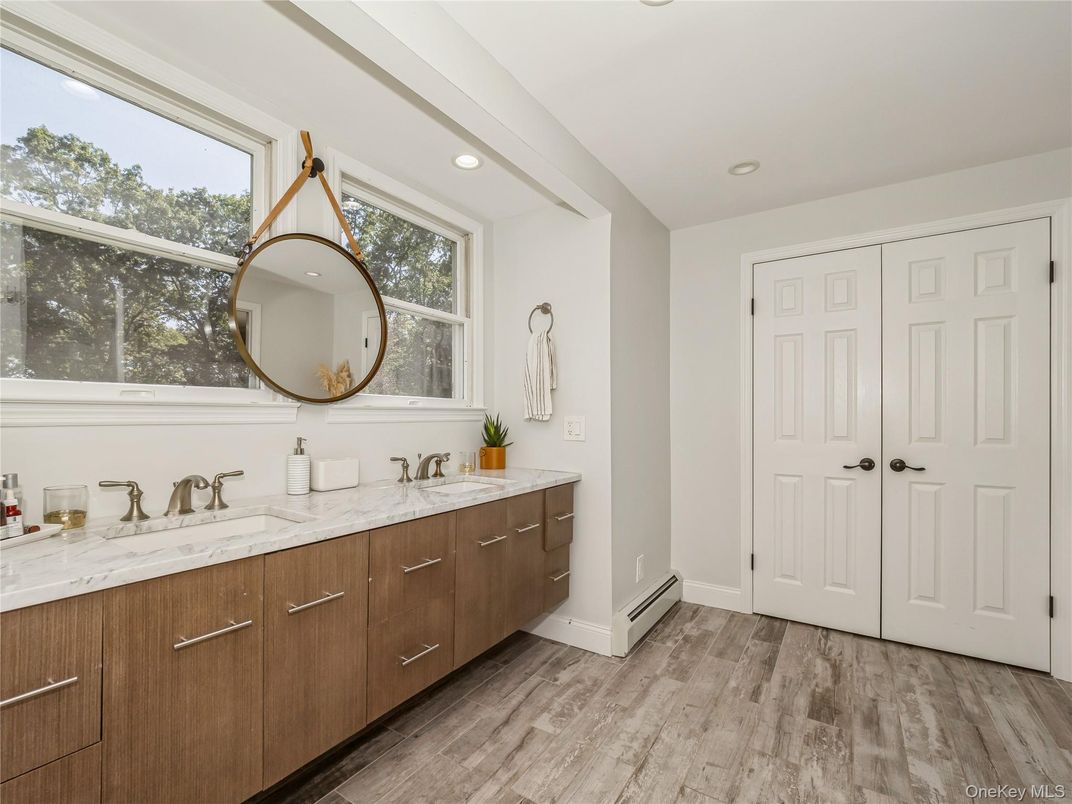 Bathroom, Interior, Recessed Lighting, Wood Texture Flooring