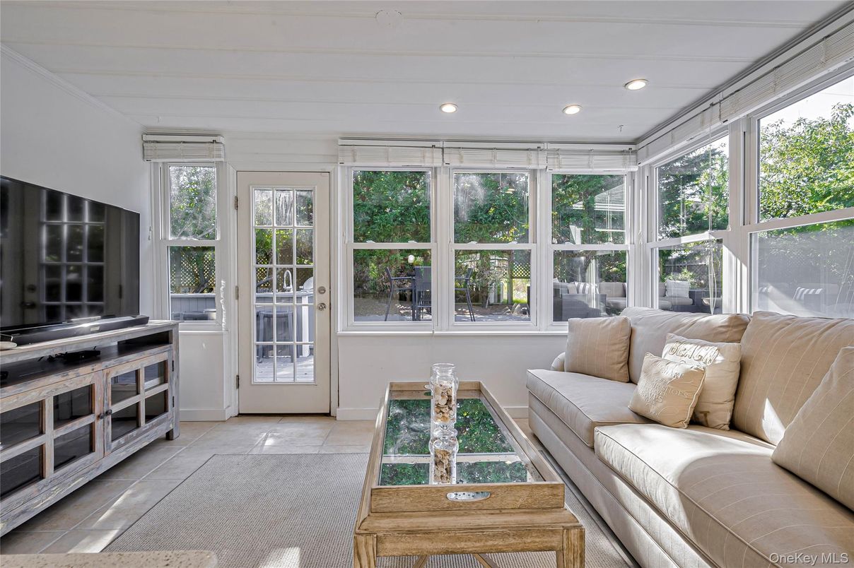 Interior, Living room, Recessed Lighting, Sun Room