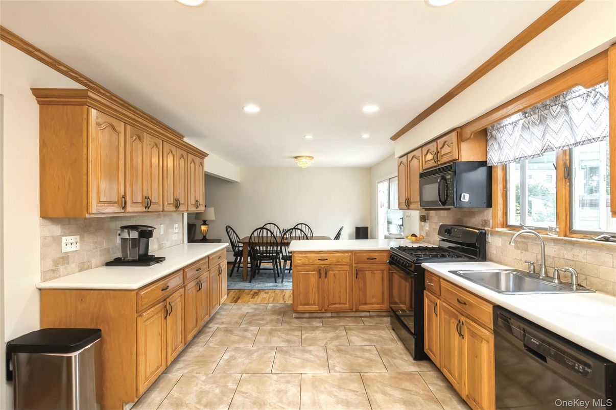 Dining room, Interior, Kitchen, Recessed Lighting
