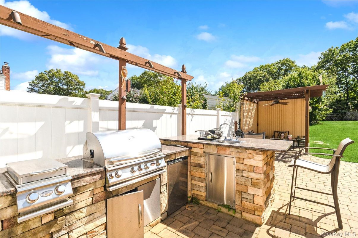 Exterior, Outdoor Kitchen