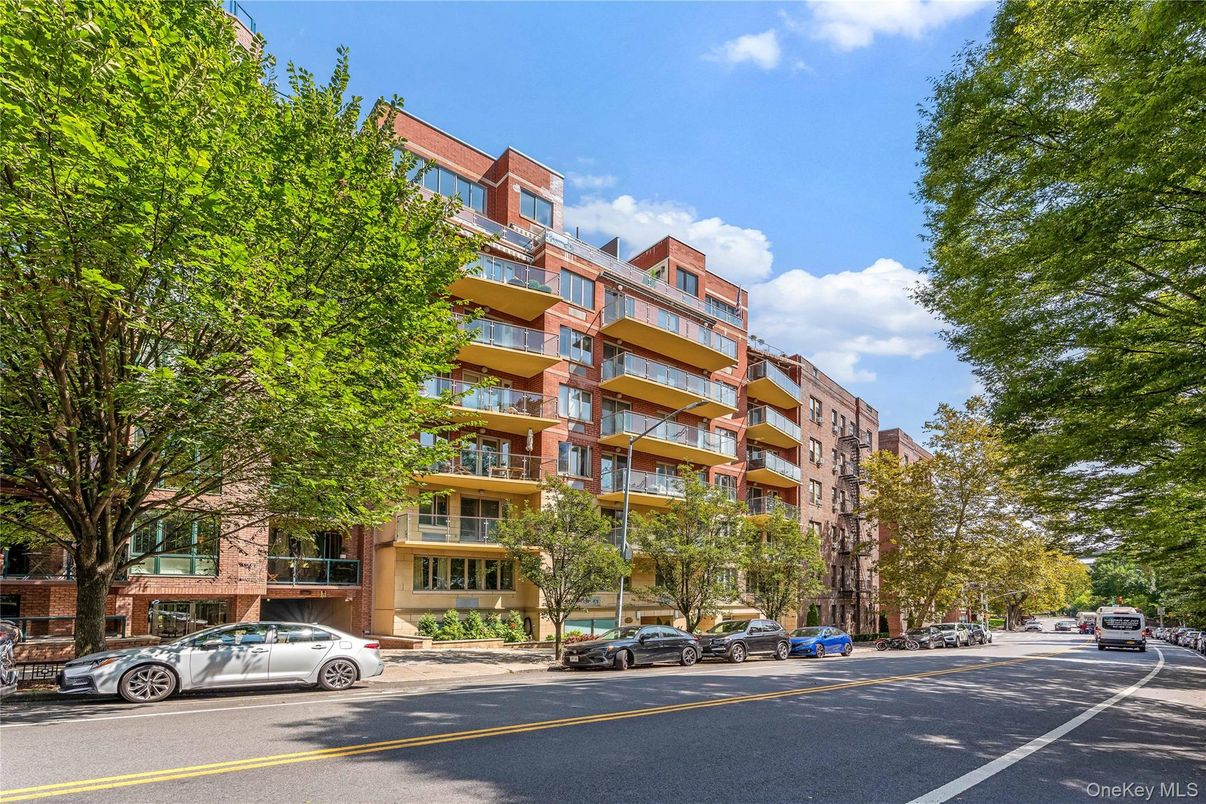 Exterior, Facade, Condo Building