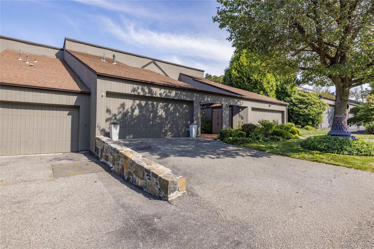 Detached Garage, Exterior