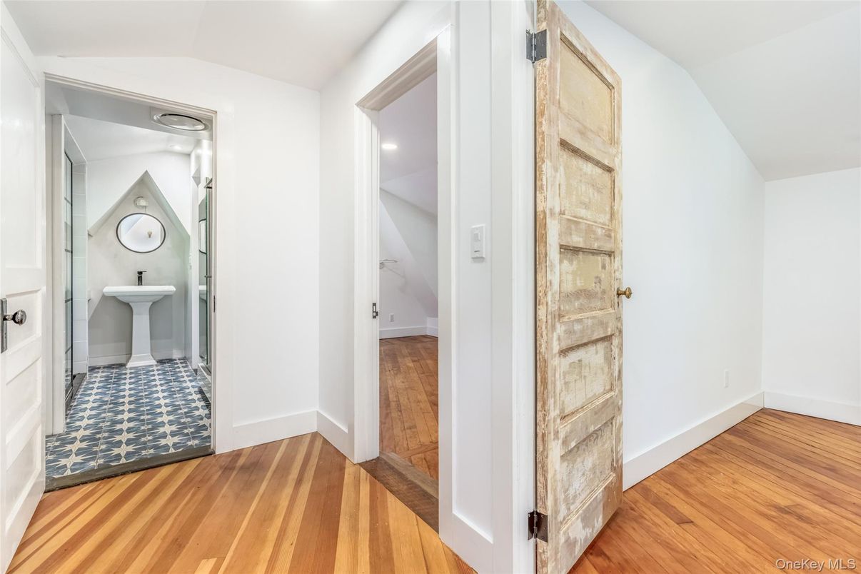 Bathroom, Interior, Recessed Lighting, Wood Texture Flooring