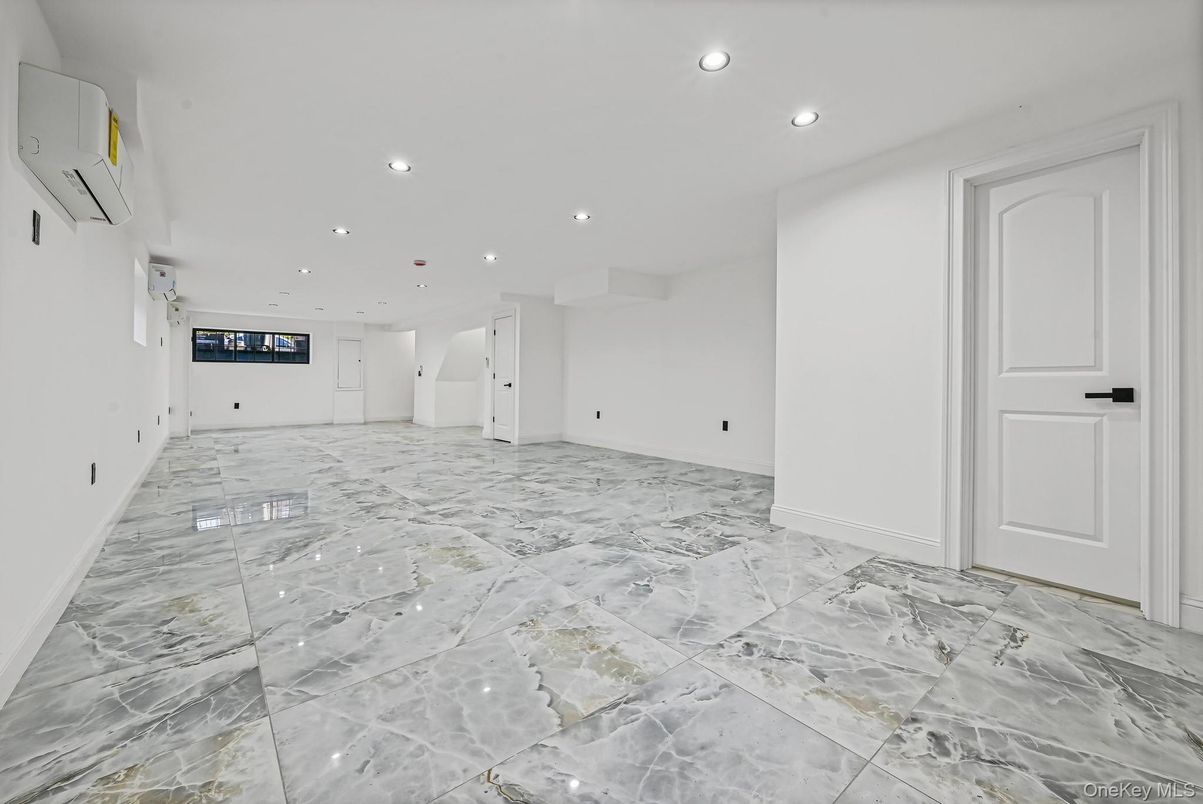 Empty room, Interior, Marble, Recessed Lighting