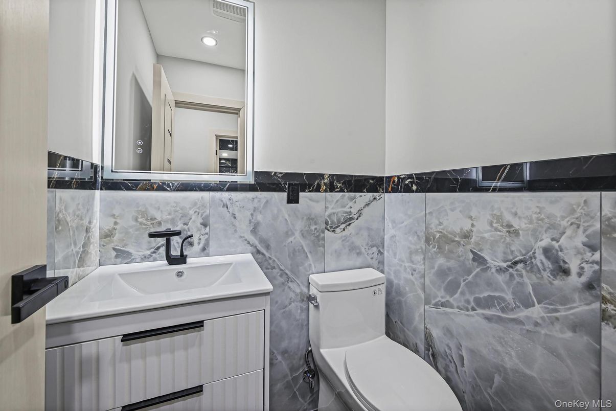 Bathroom, Interior, Recessed Lighting