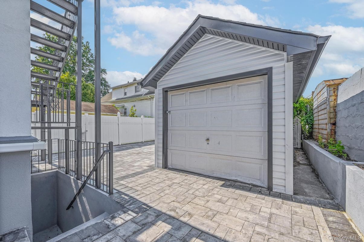 Detached Garage, Exterior