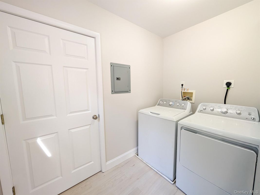Interior, Washer, Wood Texture Flooring