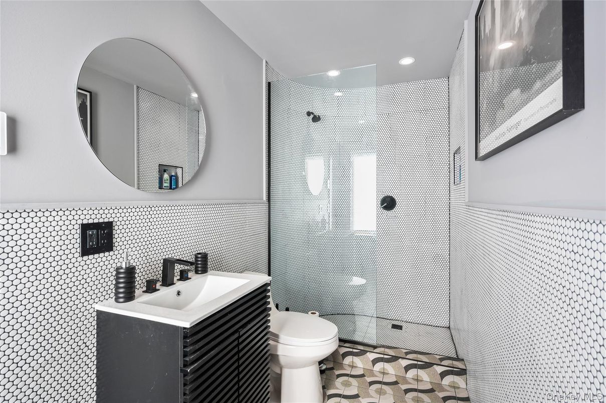 Bathroom, Interior, Recessed Lighting