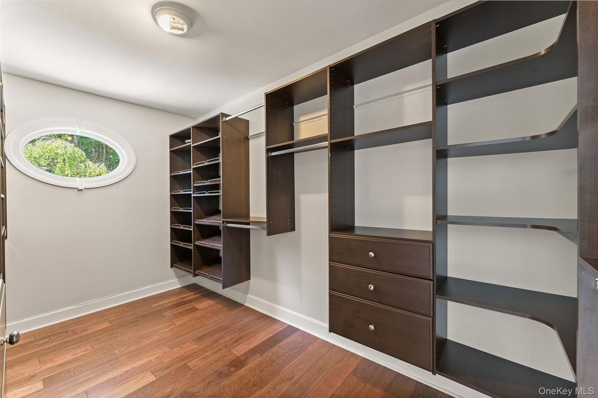Interior, Walk-in Closets, Wood Texture Flooring