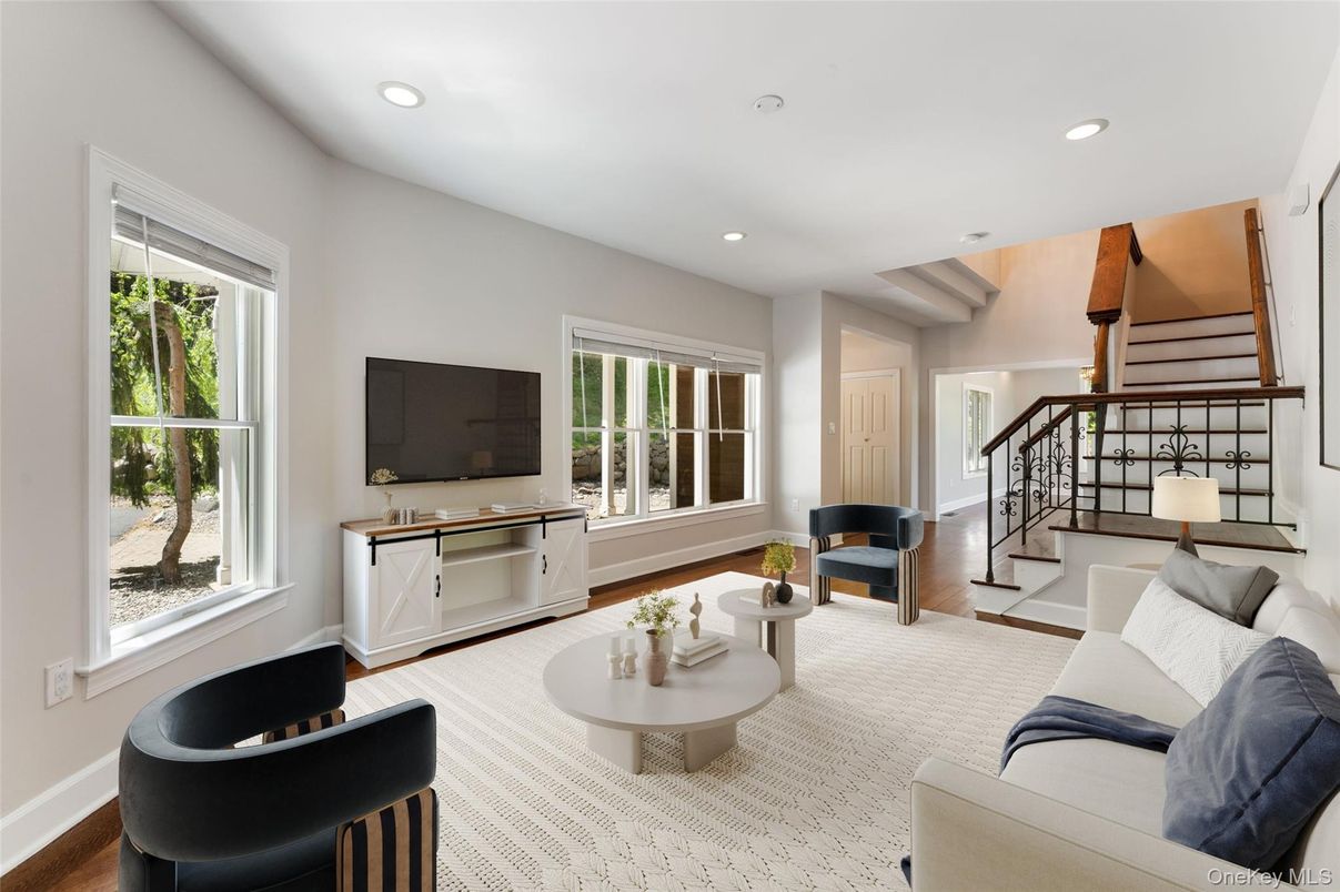 Interior, Living room, Recessed Lighting, Wood Texture Flooring
