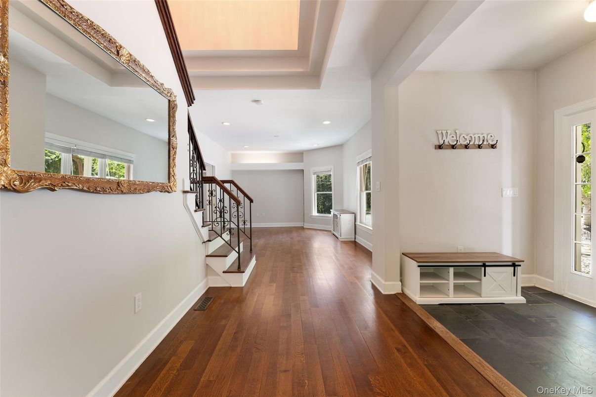 Interior, Recessed Lighting, Wood Texture Flooring