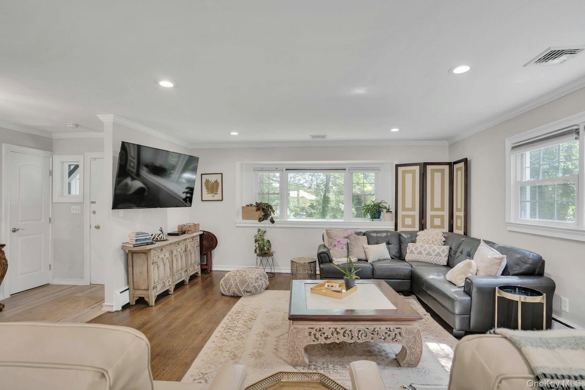 Interior, Living room, Recessed Lighting, Wood Texture Flooring