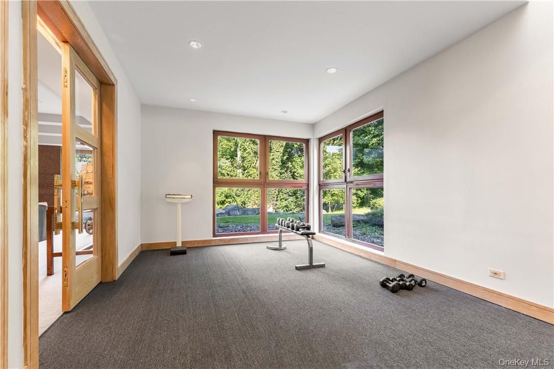 Empty room, Fitness Equipment, Interior, Recessed Lighting