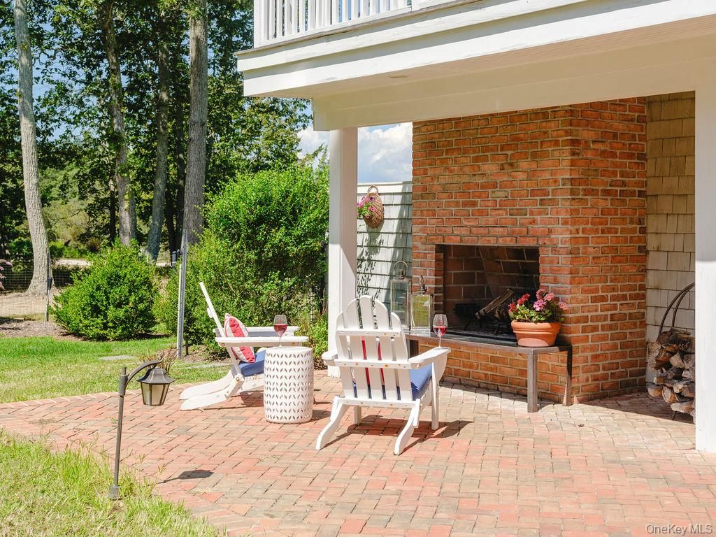 Exterior, Fireplace