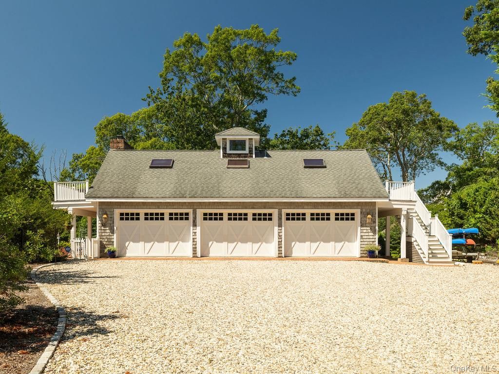 Attached, Exterior, Facade, Cape Cod