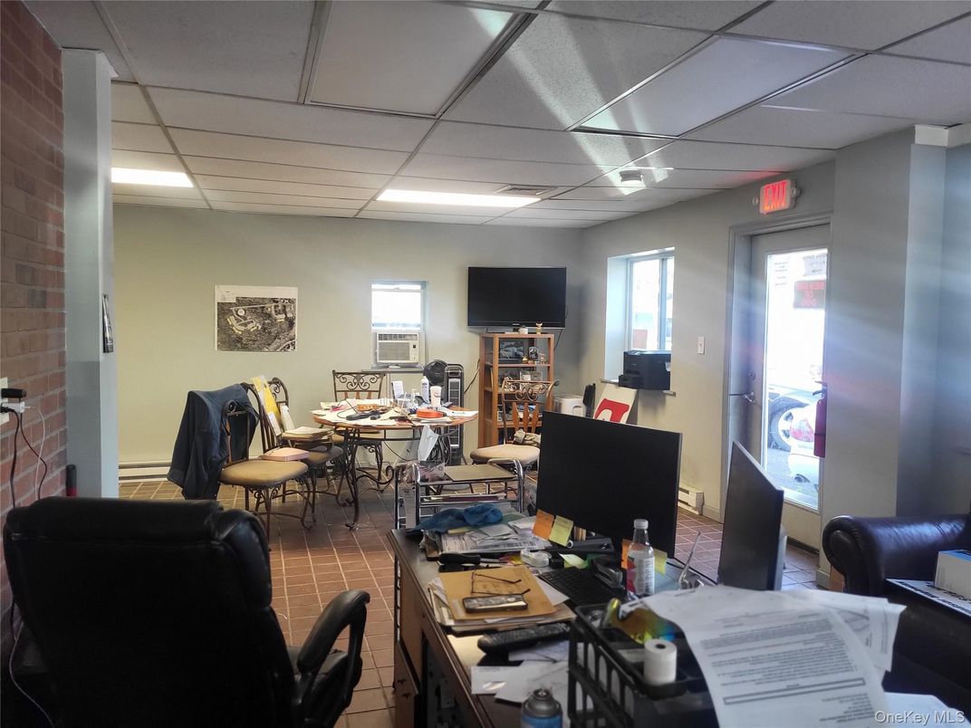 Dining room, Interior, Recessed Lighting, Stone Walls