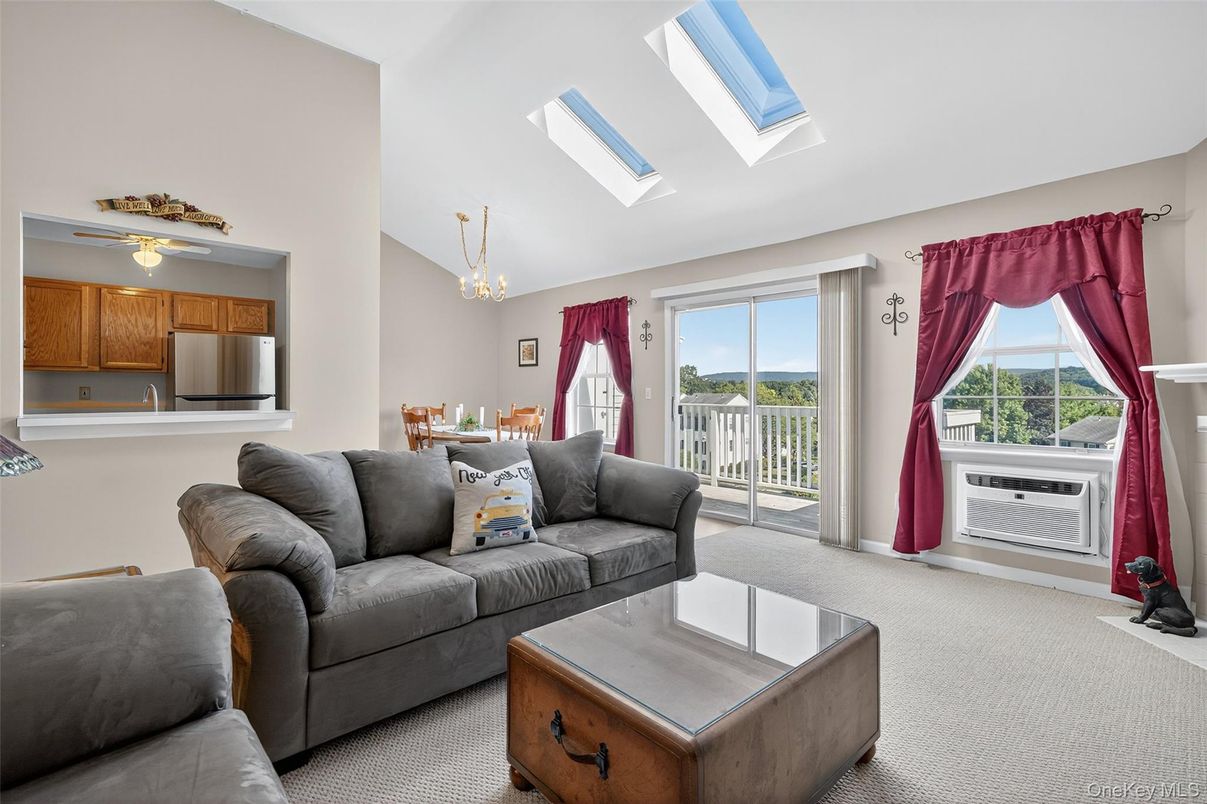 Chandelier, Dining room, Interior, Living room