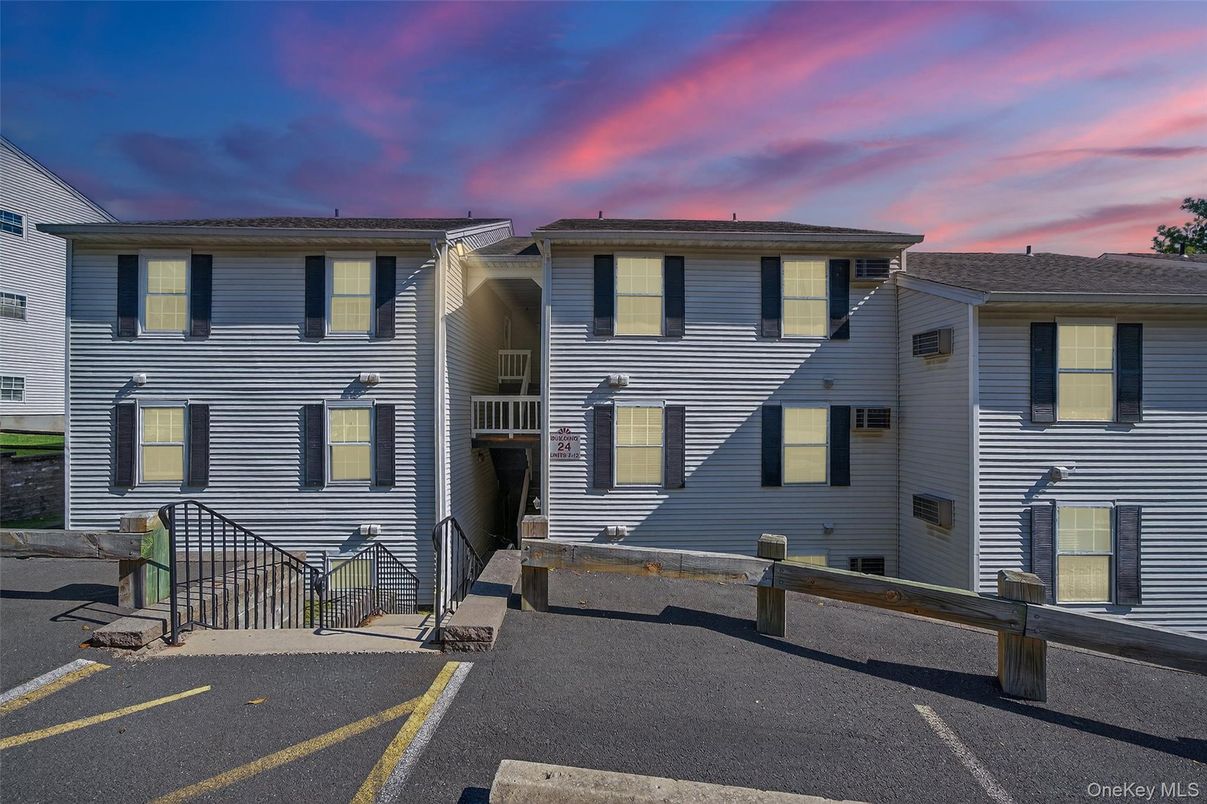 Exterior, Facade, Georgian