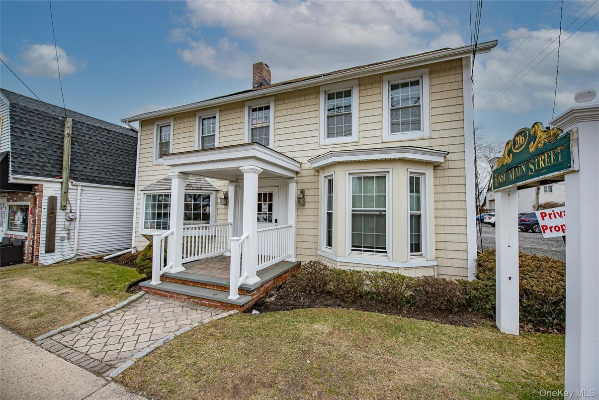 Exterior, Facade, Georgian