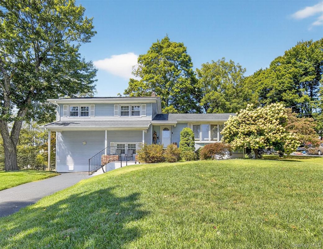 Backyard, Exterior, Facade, Split Level